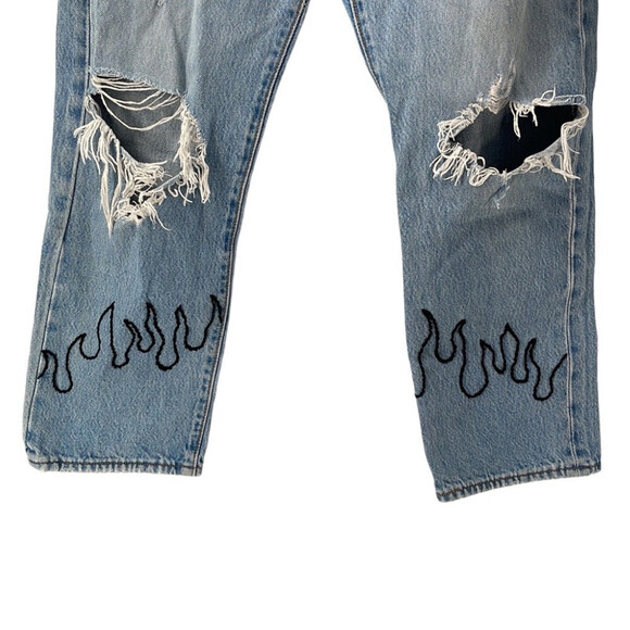 Levi’s wedgie straight jeans distressed denim flame crocheted detail y2k  sz 29 - Picture 2 of 15
